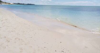 VAIHEET JA 10 minuutin kävelymatka ostoksille, ruokailuun, vesiurheiluun ja yöpymiseen