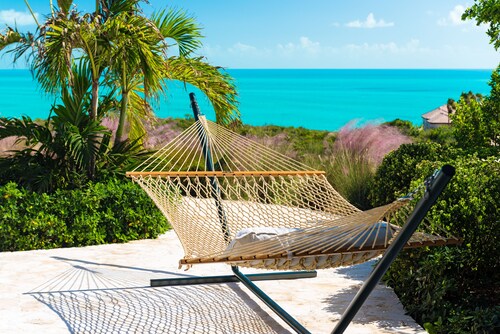 2 Bedroom Villa With 360 Degree Views Set High On Hill On 5 Acre Estate.