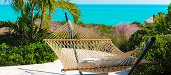 Villa de 2 chambres avec vue à 360 degrés sur une colline sur un domaine de 5 acres.