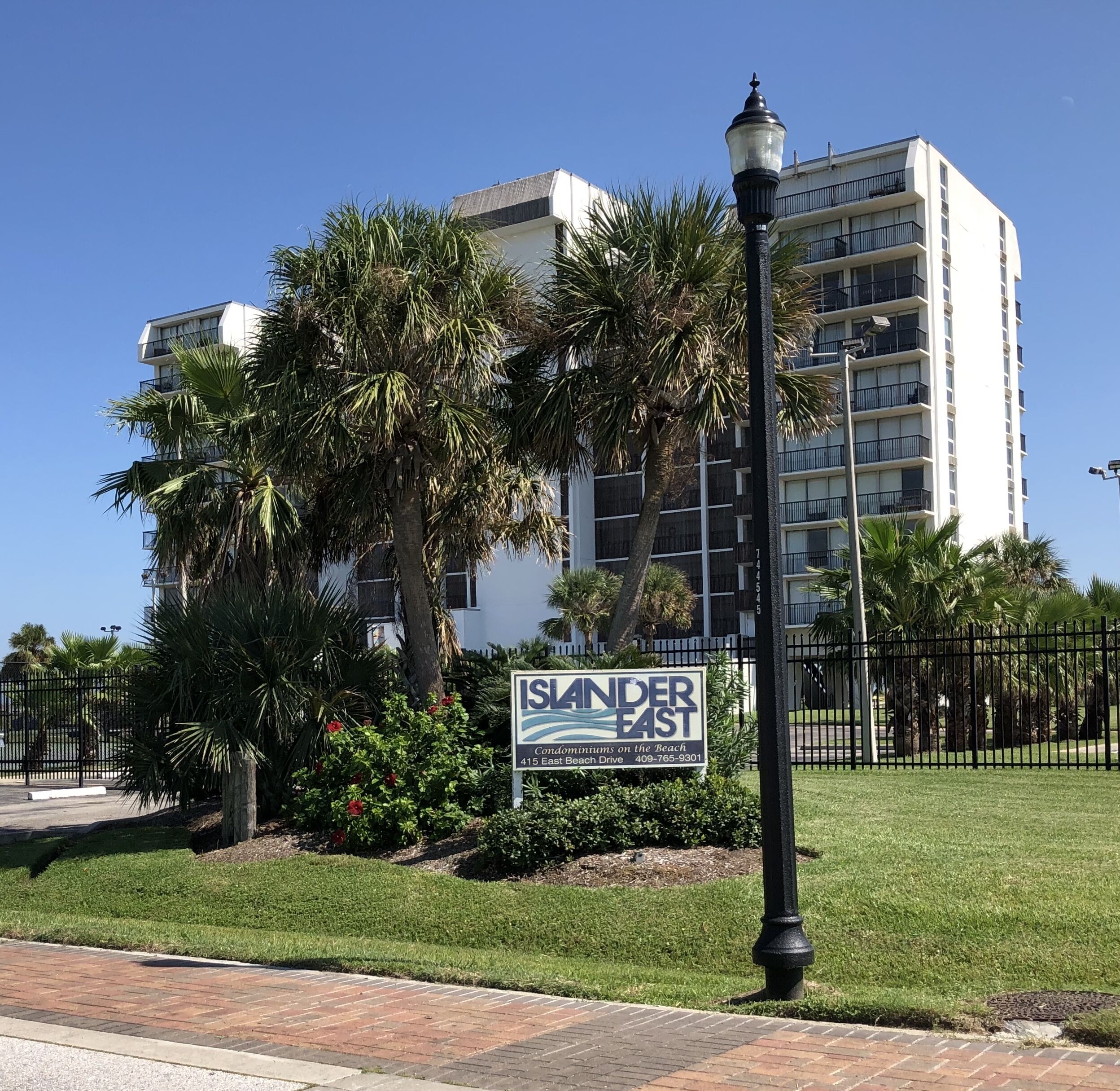 On the beach!!! Ocean view, on 2 floor