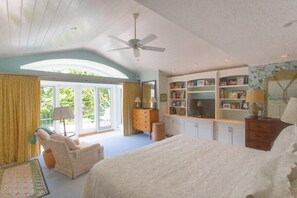 5 bedrooms, desk, iron/ironing board, free WiFi