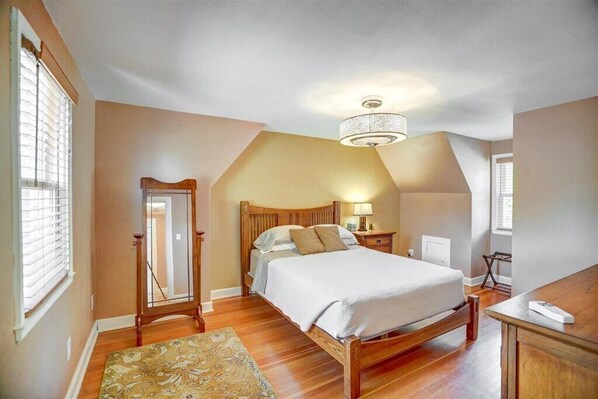 3 bedrooms, iron/ironing board, travel cot, free WiFi