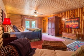 4 bedrooms, iron/ironing board, WiFi, bed sheets - Wonderful Lake Front Home with amazing views and access to the water (Edgemont)