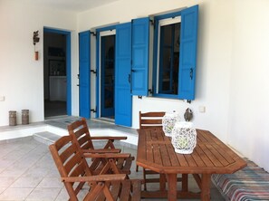 Outdoor dining - A paradise house in Naxos (Stelida)