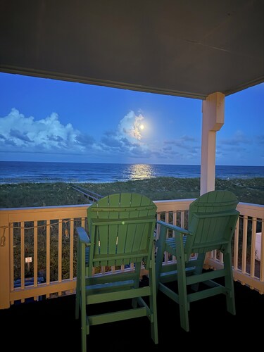 “BEACHFRONT ELM” IS CALLING
~Oceanfront~Private Beach Access~Pool~