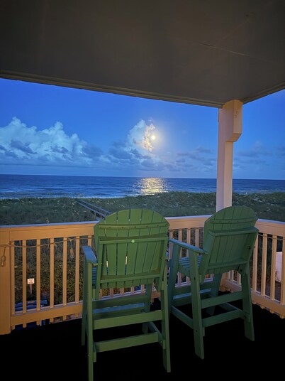 “BEACHFRONT ELM” IS CALLING
~Oceanfront~Private Beach Access~Pool~