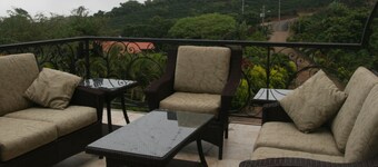 Luxury 2-Story, Spectacular Ocean & Mountain Views, Central to Costa Rica Sites