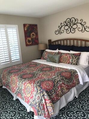 2 bedrooms, desk, iron/ironing board, free WiFi - WELCOME TO THE BEAUTIFUL CASITA DEL CIELO.   (Fallbrook)