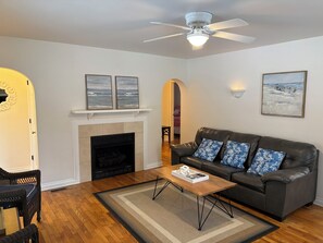 TV, fireplace