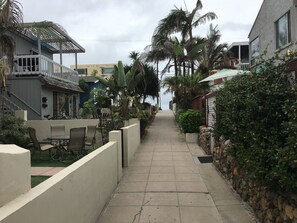 Outdoor dining - Perfect Beautiful Mission Beach Villa! (San Diego)