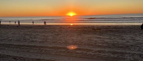 In Strandnähe, Liegestühle, Strandtücher
