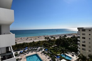 Pool - Between Lowe's and Ritz Carlton Hotels Beachfront on Lincoln (Miami)