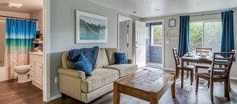 Surf Haven Unit B w/ fire pit walking distance to surfing beaches