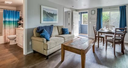 Surf Haven Unit B w/ fire pit walking distance to surfing beaches