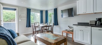 Surf Haven Unit B w/ fire pit walking distance to surfing beaches