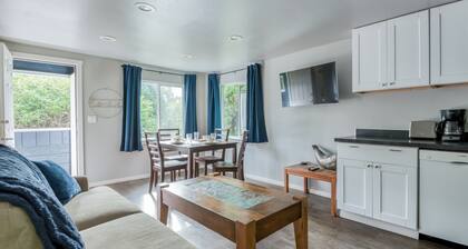 Surf Haven Unit B w/ fire pit walking distance to surfing beaches