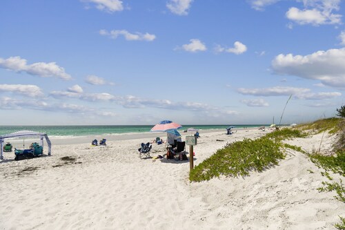 Condominio de lujo de 3 dormitorios con sala de bonificación - Oceanside en Heart Indian Rocks Beach, Fl