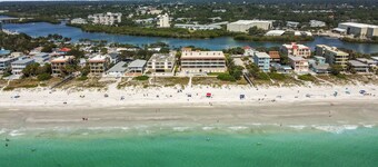 OCEANSIDE Indian Rocks Luxury 3 BR +Bonus Room 2100sf Condo Home-Away-From-Home