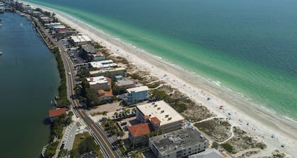 Luxury 3 BR w/ Bonus Room, 2100 sq ft. Condo - HOME-AWAY FROM-THE-HOME OFFICE