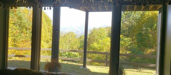 Beautiful Smoky Mountain Home 2/2 BB Incredible View!