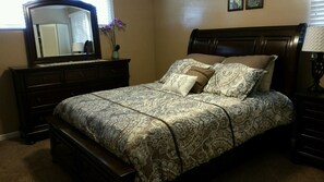 4 室のベッドルーム、アイロン / アイロン台、旅行用ベビーベッド、WiFi (無料)