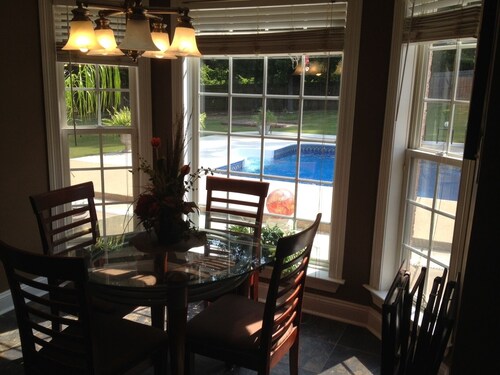 Private 5BR Luxury Poolhouse Retreat in der Nähe von Beale, Graceland und Tunica Casinos