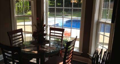 Private 5BR Luxury Poolhouse Retreat in der Nähe von Beale, Graceland und Tunica Casinos