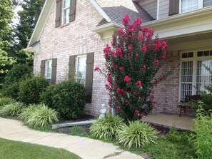 Property grounds - Luxury 5BR Poolhouse Retreat Executive Haven Near xAI Colossus / Memphis (Horn Lake)