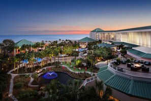 A resort with a pool, palm trees, and a view of the ocean at sunset. - FREE GOLF, TENNIS, POOLS & BEACH MANAGED BY WESTIN RESORT & SPA- 3 Bdrm/3 BATH  (Hilton Head Island)