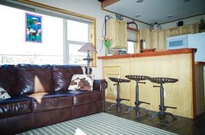 المنشأة من الداخل