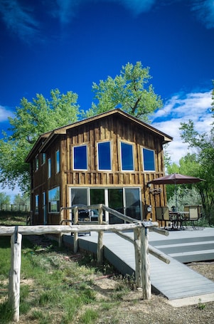 Terrace/patio. Beautiful home only 15 minutes from Mesa Verde National Park!