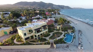 Exterior - Oceanfront villa with infinity view pool, 1/2 mile north of LosBarriles sleeps 8 (los Barriles)