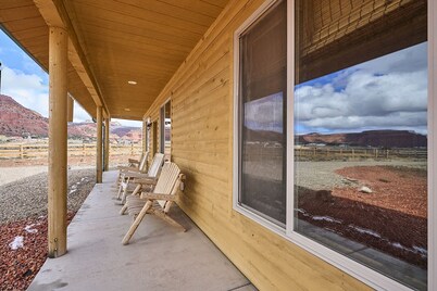 Private location, 2 Bedroom, 2 Bathroom, Full Kitchen, Living & W/D. Sleeps 6