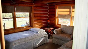 3 chambres, fer et planche à repasser, lit de bébé portatif