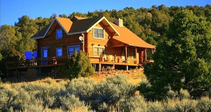 Cabin overlooks Moab and appeals to folks wanting to experience peace & quiet.