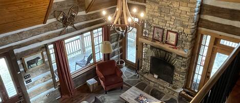 Smart-TV, Kamin, Bücher