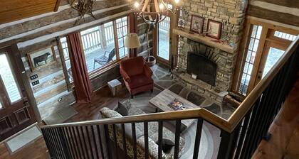 Lapsiystävällinen mökki, jossa moderni keittiö, työtakka, käärintä kuistilla!