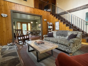Smart TV, fireplace, books - Cabin With Modern Kitchen, Fireplace, Porch! 20% weekly discount Feb-Apr! (Fish Creek)