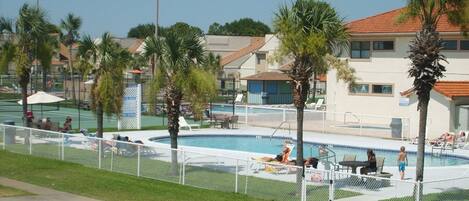 Piscine extérieure, piscine chauffée