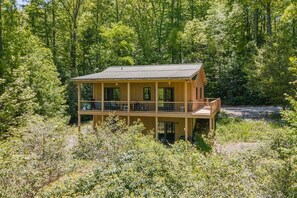 Exterior - Mai`s Rock Cabin with Mountain Views (Brevard)