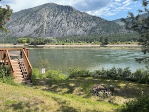 Property grounds - Relax and  unwind in a family cabin on the Clark Fork River (Plains)