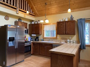 Fridge, microwave, oven, stovetop - Relax and  unwind in a family cabin on the Clark Fork River (Plains)