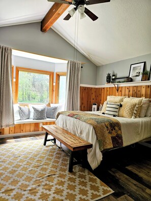 3 bedrooms, iron/ironing board, free WiFi, bed sheets - COZY FAMILY FRIENDLY RETREAT-OUTDOOR LIVING-NEXT TO GLACIER-LOW CLEANING FEE (Columbia Falls)