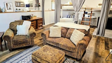 3 slaapkamers, een strijkplank/strijkijzer, gratis wifi, beddengoed