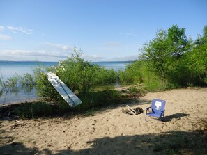 En la playa y toallas de playa 