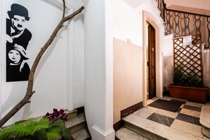 A staircase with a checkered floor pattern, a wooden door, and a metal gate. - La Casa di Ambra - Sicily - Catania (Catania)