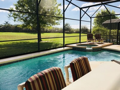 SOUTH FACING POOL/SPA - ALL DAY SUN - FREE BBQ/WIFI/CALLS - GAMES ROOM - 5 BR