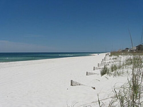 Private Home 5 Bedrooms.  Private Pool