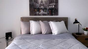 2 habitaciones, escritorio, tabla de planchar con plancha y wifi gratis