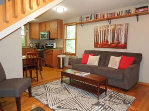 Smart-tv, een dvd-speler, boeken en een filmbibliotheek